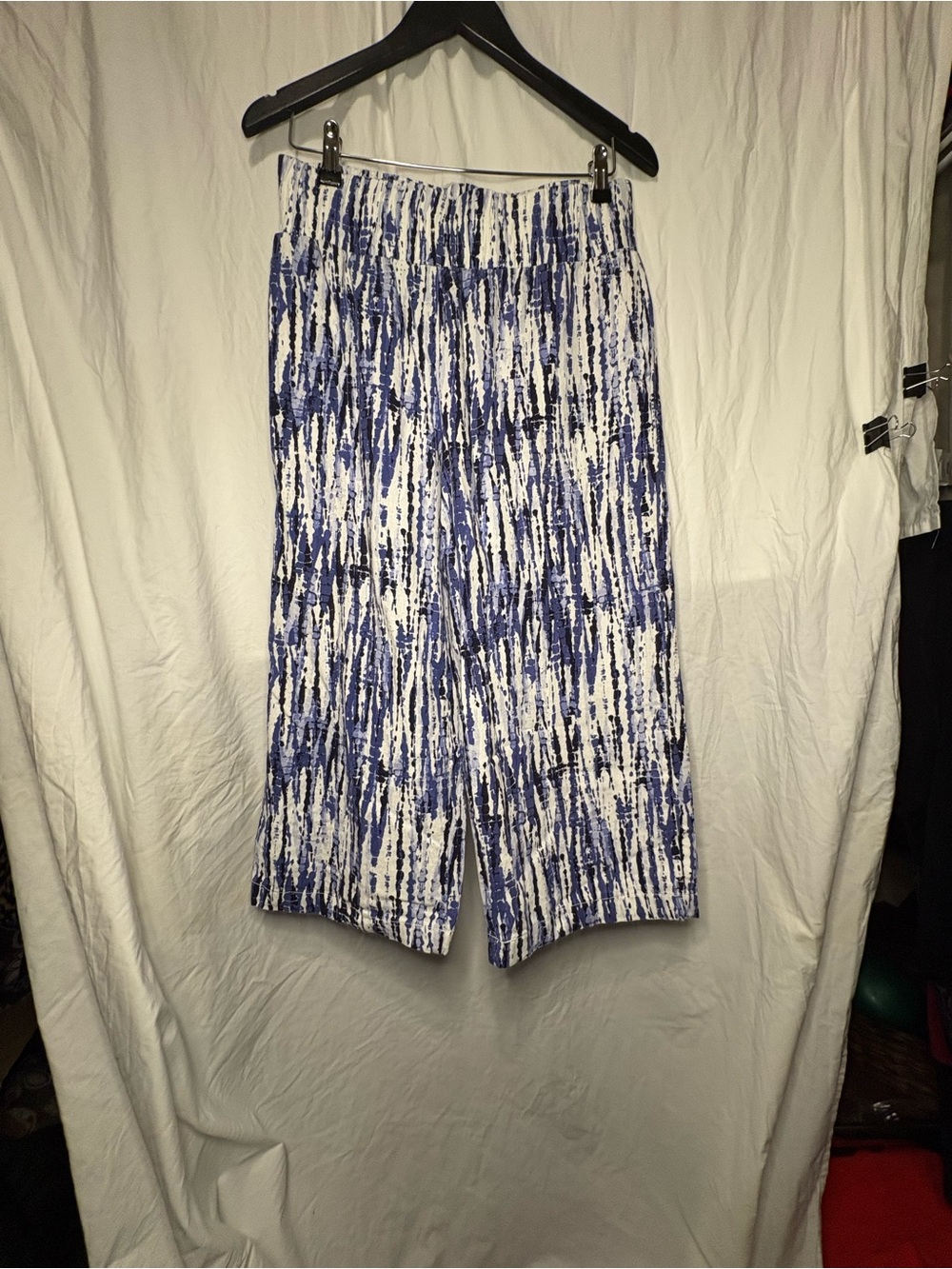 Blue & White Printed Cropped Wide-Leg Pants